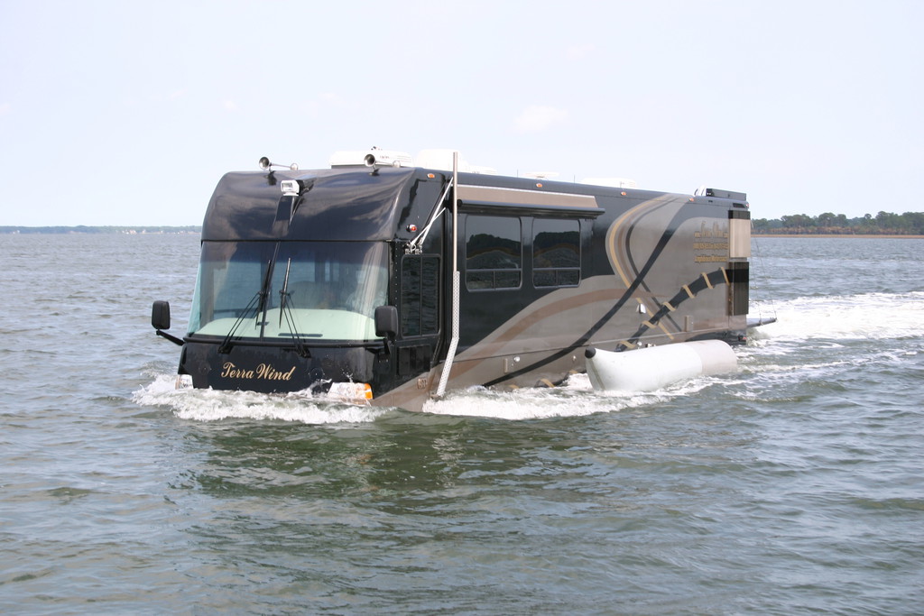 Exklusiv: Terra Wind – Wohnmobil zu Lande und zu Wasser