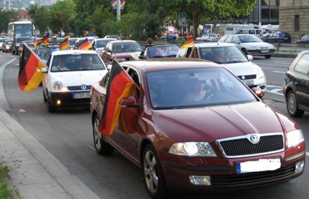 Fußball-Fieber: Deutsche Autofahrer vorn