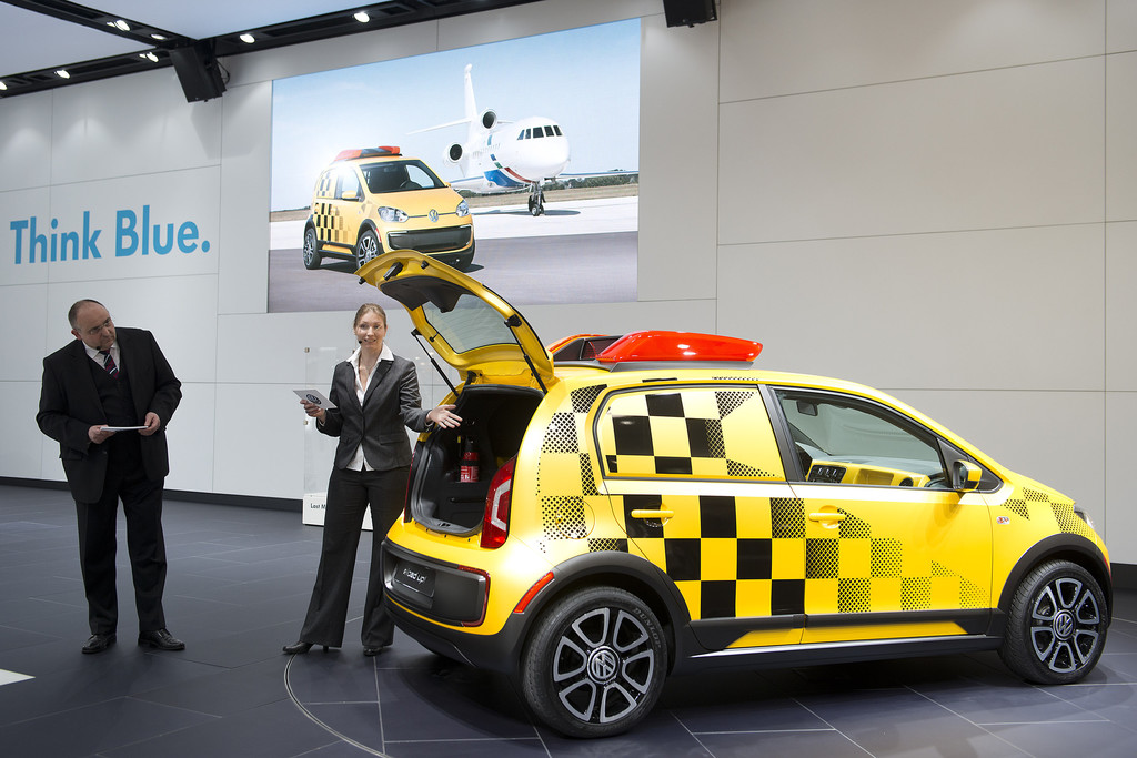 Hannover Messe: Volkswagen präsentiert E-load Up als Flughafen-Lotsenfahrzeug