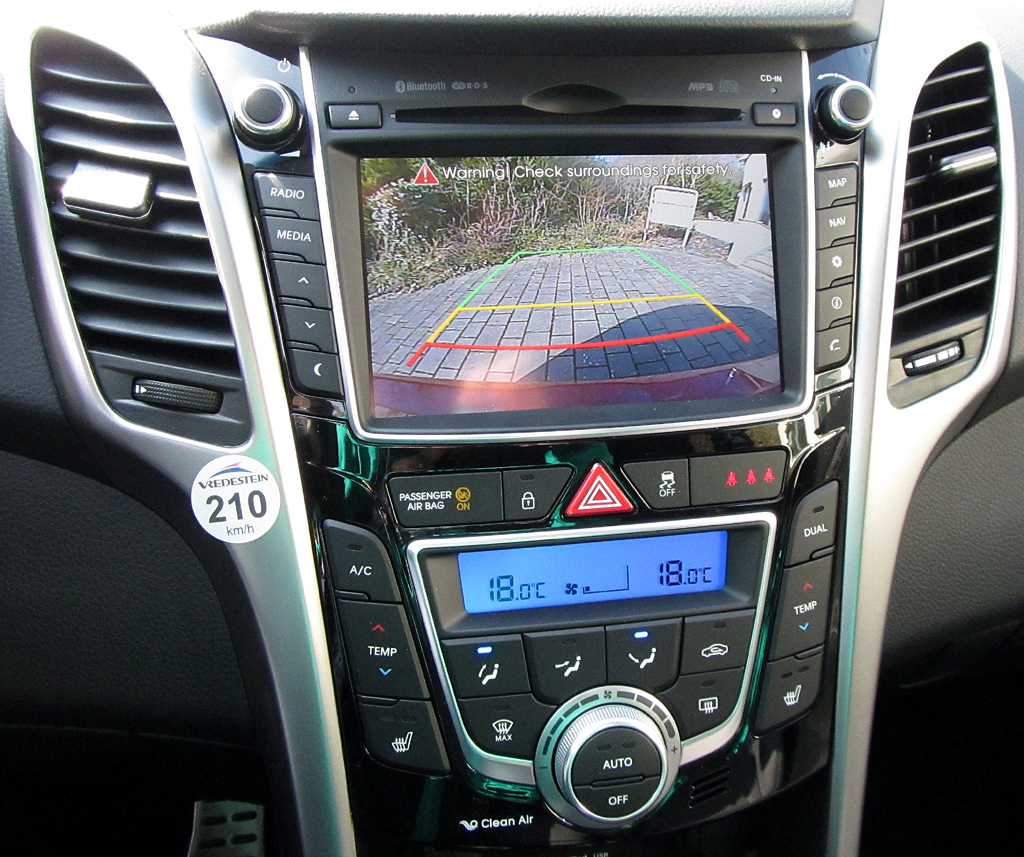Hyundai i30 Coupé: Blick auf den mittleren Armaturenträger. 