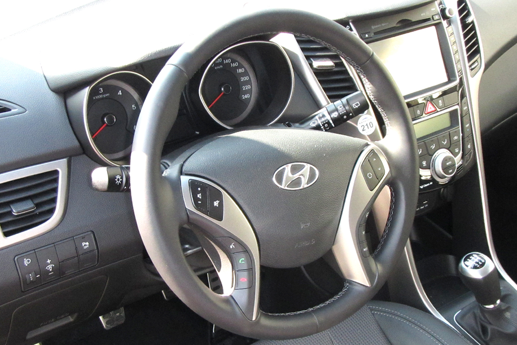 Hyundai i30 Coupé: Blick ins Cockpit. 
