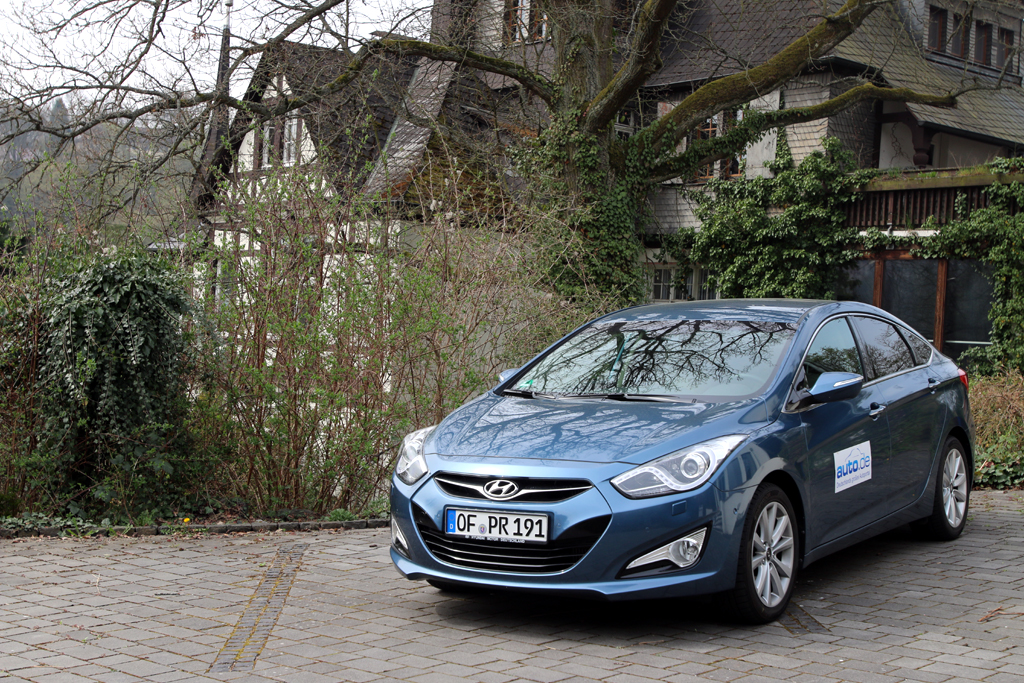 Hyundai i40: Zwei Benziner und ein kleinerer Diesel stehen motormäßig noch zur Wahl.