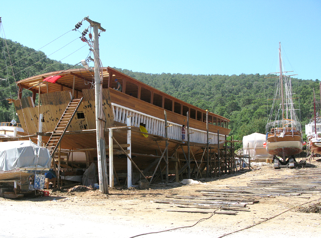 In der kleinen Werft werden Holzsegler gebaut 