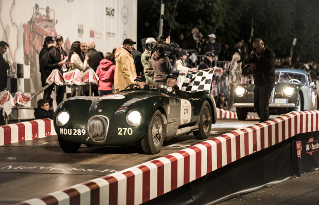 Jaguar fährt zehn Autos und viel Prominenz bei der Mille Miglia auf