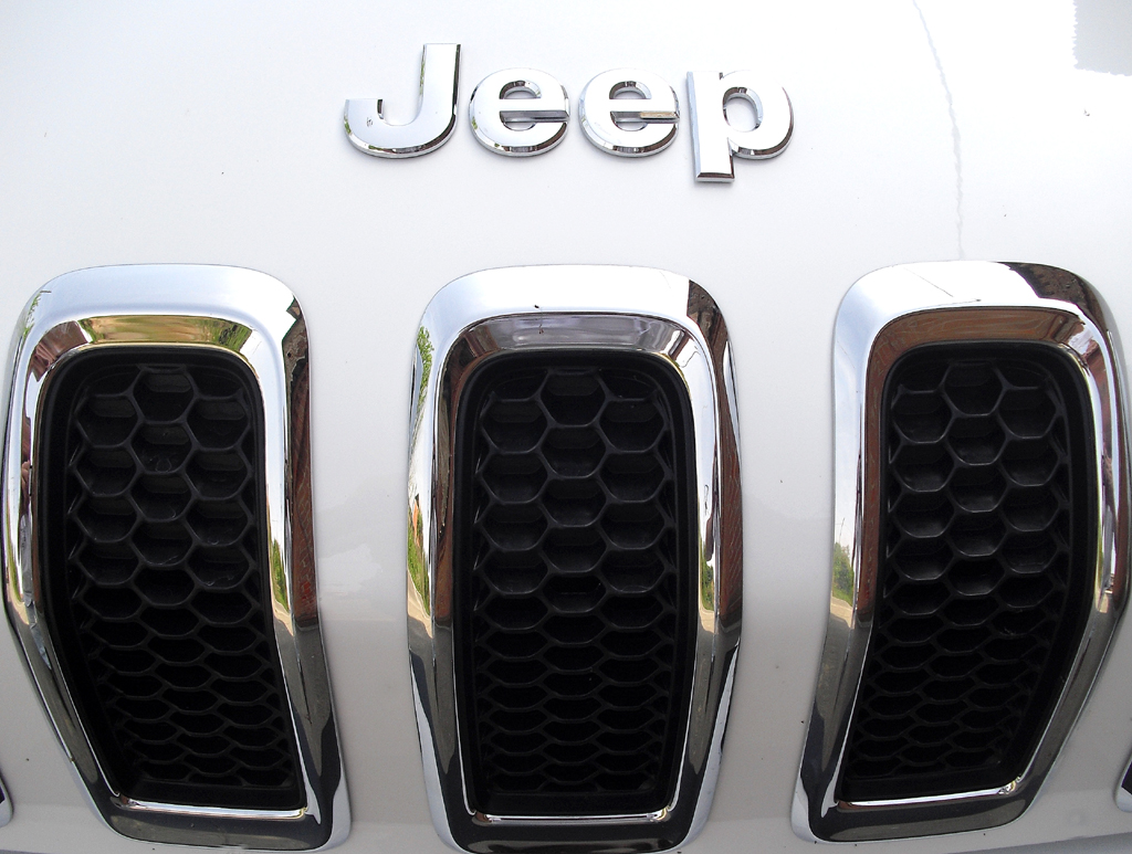 Jeep Cherokee: Das Frontprofil ist typisch für die Marke. 