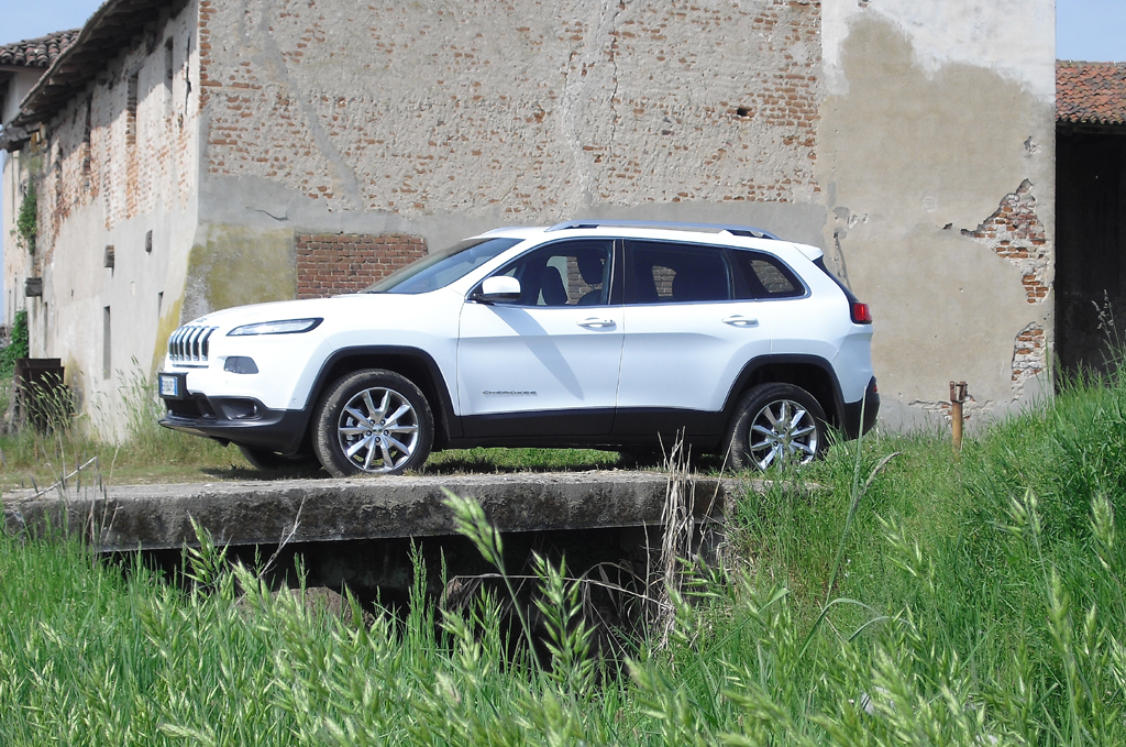 Jeep Cherokee: So sieht das kompakte SUV-Modell von der Seite aus. 