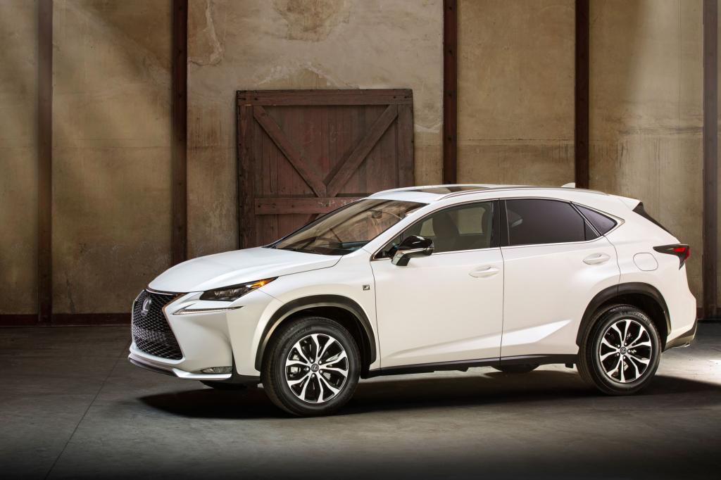 Markant das monströse Kühlergesicht im "teuflischen", Lexus-eigenen Diabolo-Stil. 