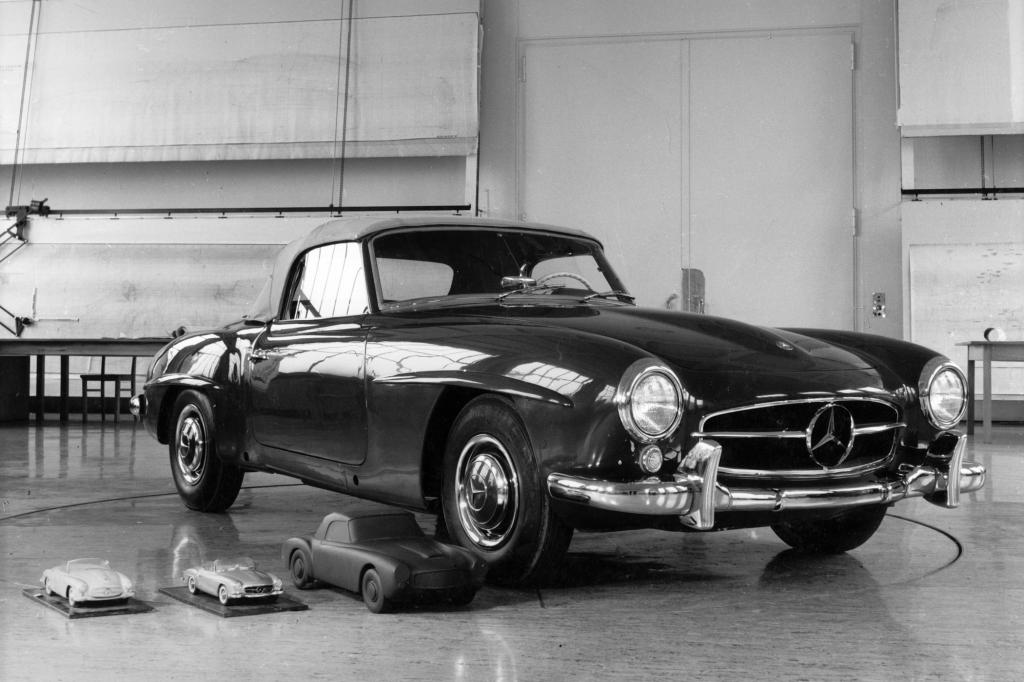 Mercedes Benz 190 SL mit Modellen von Vorstufe zur Serie 1955