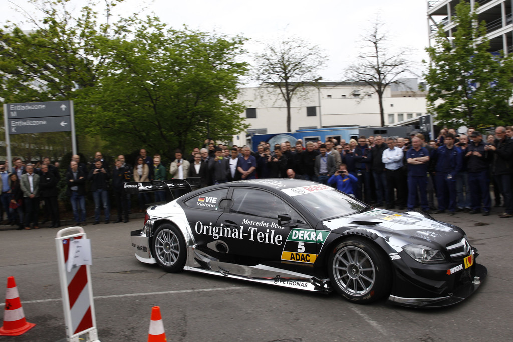 Mercedes-Benz-DTM-Teams stellen sich Mitarbeitern vor