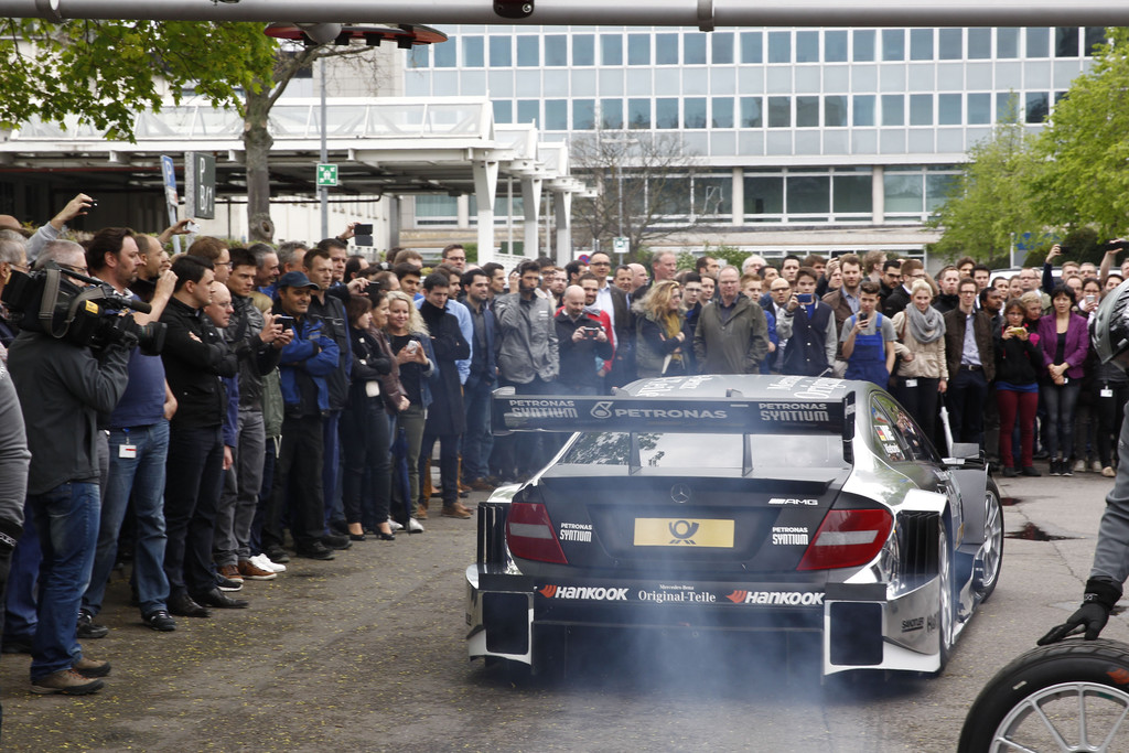 Mercedes-Benz-DTM-Teams stellen sich Mitarbeitern vor