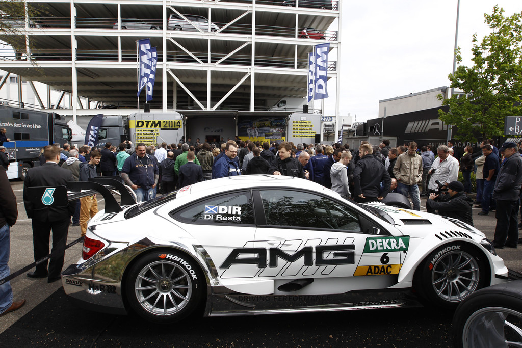Mercedes-Benz-DTM-Teams stellen sich Mitarbeitern vor