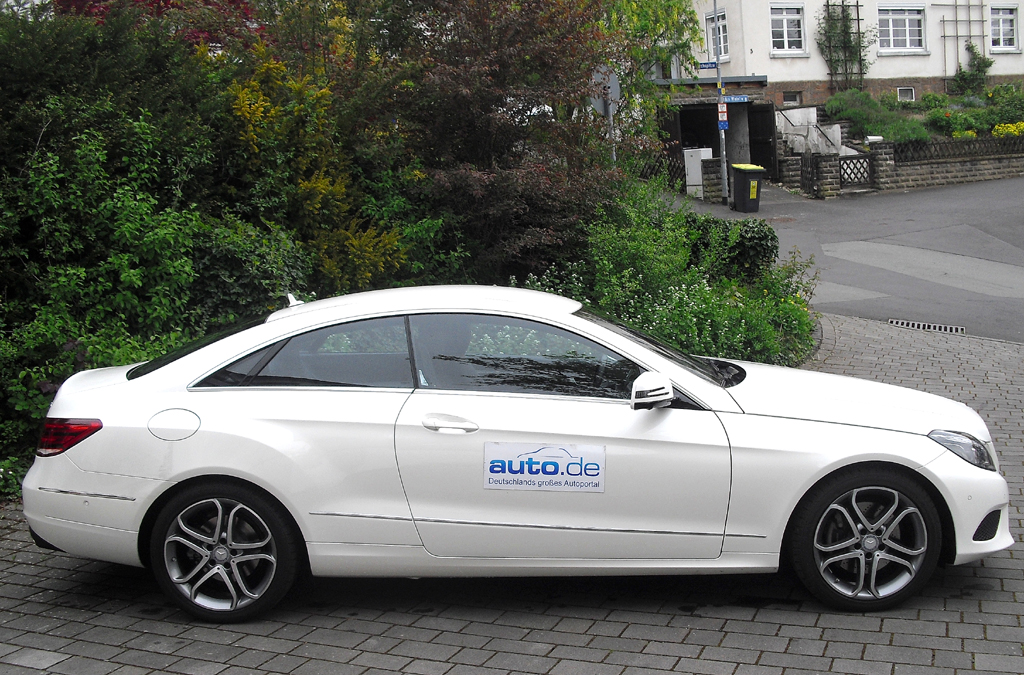 Mercedes E-Coupé: So sieht der zweitürige Viersitzer von der Seite aus. 