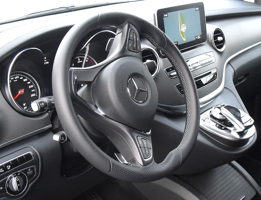 Mercedes-V-Klasse: Blick ins übersichtliche und durchaus wertige Cockpit. 