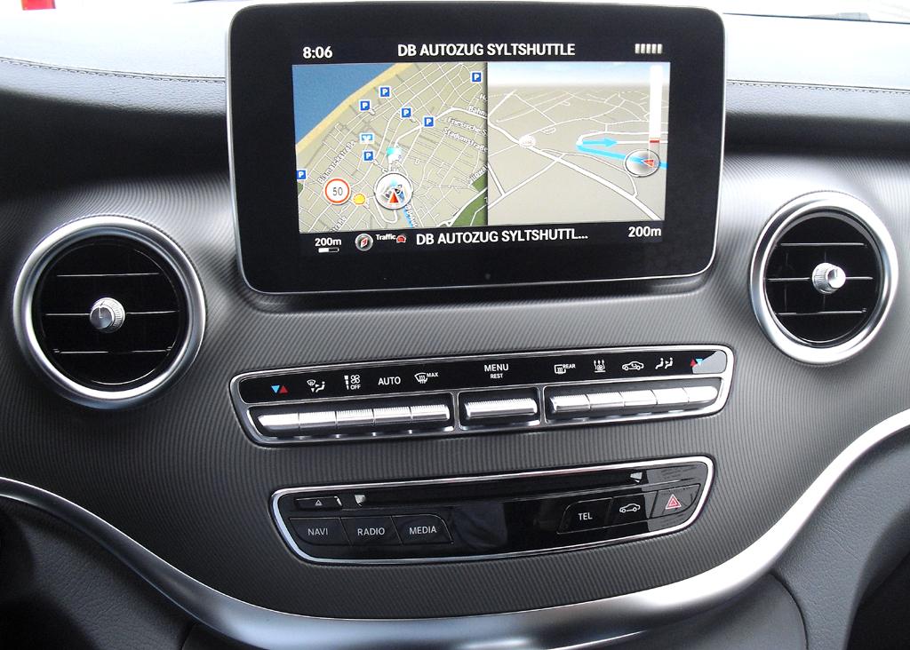 Mercedes-V-Klasse: Blickfang innen ist das frei stehende Zentraldisplay. 