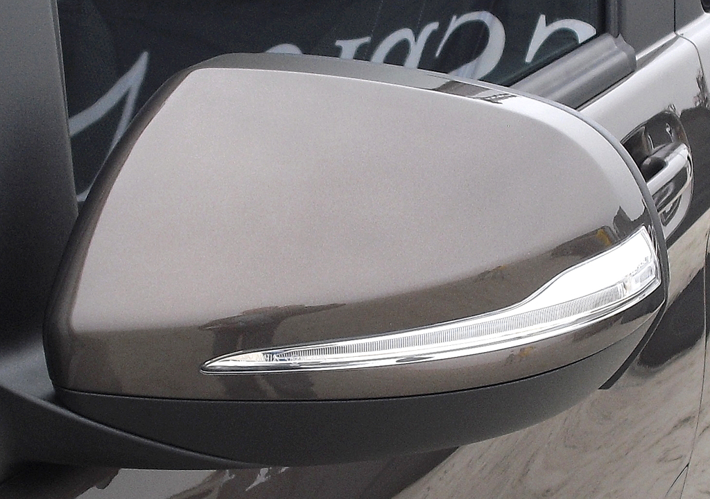 Mercedes-V-Klasse: In die Außenspiegel sind Blinkleisten integriert. 