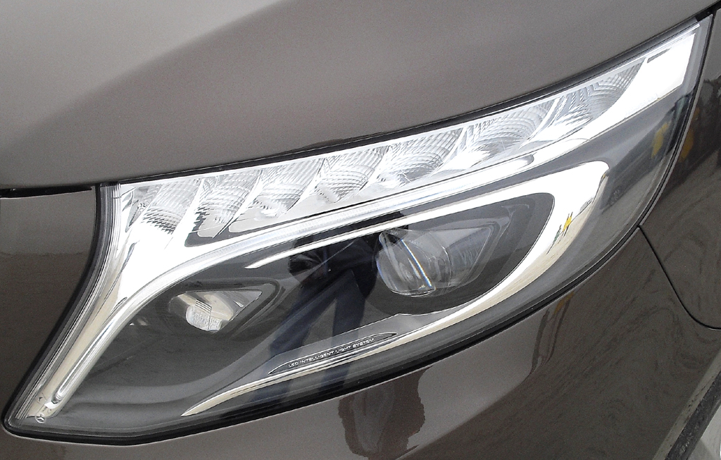 Mercedes-V-Klasse: Moderne Leuchteinheit vorn. 