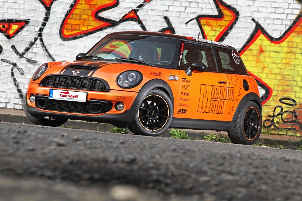 Mini Cooper S wird zum grellen 