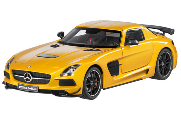 Miniaturmodell des Black Series-SLS auf der Basis der Original CAD-Daten