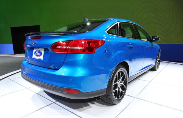 New York 2014: Ford Focus nun auch als Viertürer
