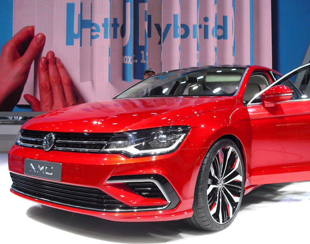 Noch als Studie: Viertüriges VW-Coupé NMC (für New Midsize Coupé). 
