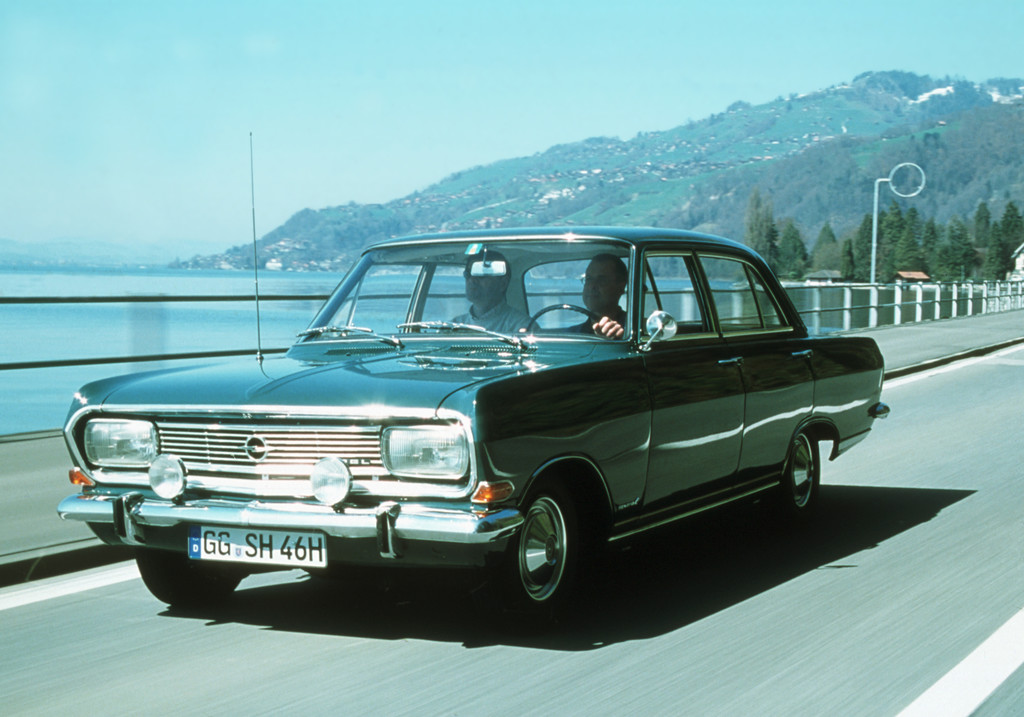 Opel schickt zwei besondere Rekord an den Bodensee