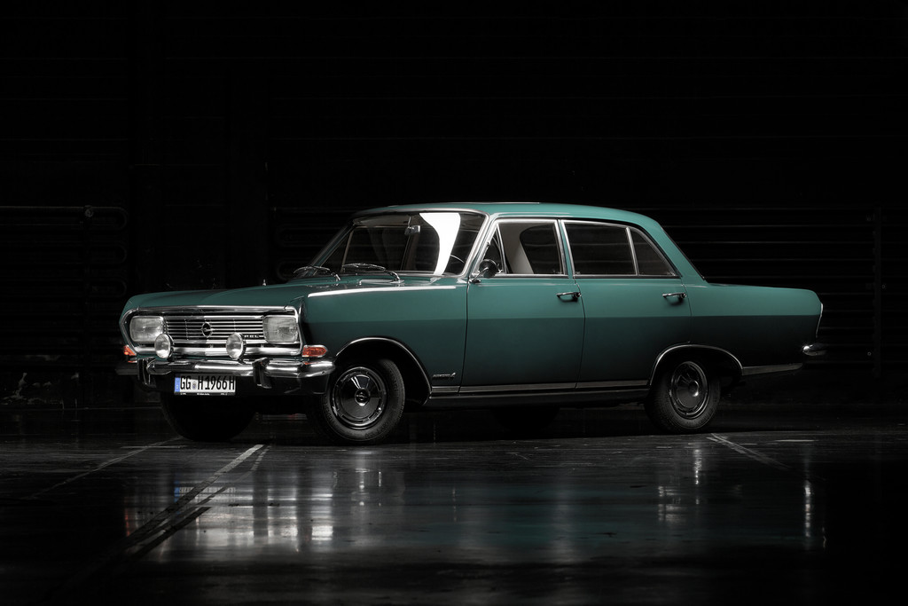 Opel schickt zwei besondere Rekord an den Bodensee
