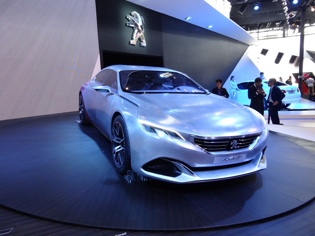 Peking 2014: Peugeot interpretiert das Limousinen-Konzept mit Exalt