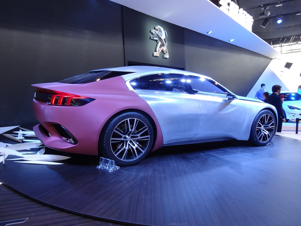 Peking 2014: Peugeot interpretiert das Limousinen-Konzept mit Exalt