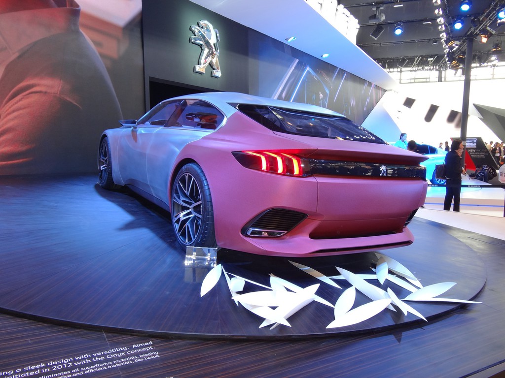 Peking 2014: Peugeot interpretiert das Limousinen-Konzept mit Exalt