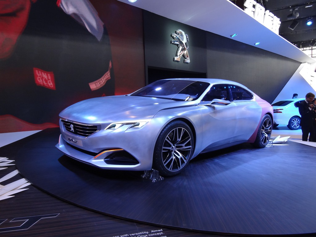 Peking 2014: Peugeot interpretiert das Limousinen-Konzept mit Exalt