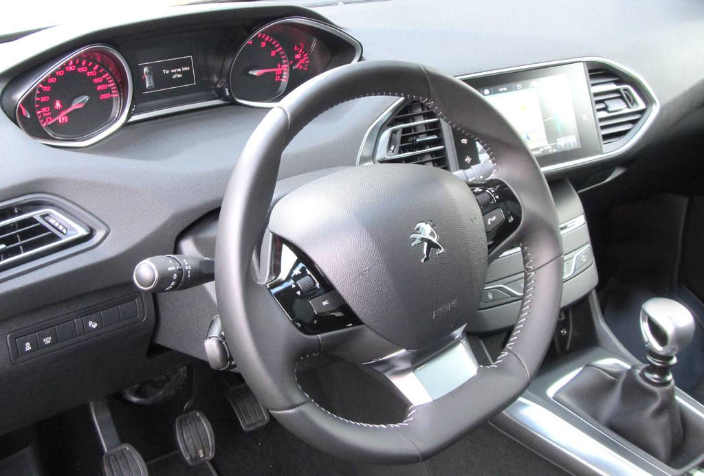 Peugeot 308 SW: Blick ins übersichtlicher wirkende Cockpit. 