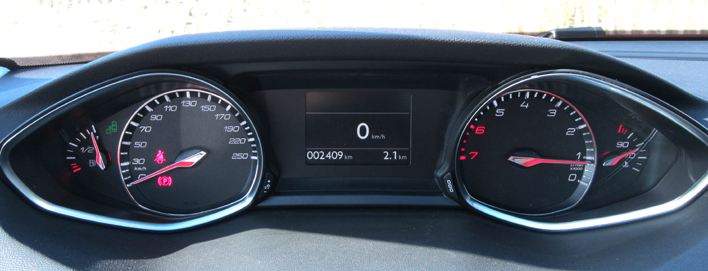 Peugeot 308 SW: Das Kombi-Instrument liegt noch besser im Blickfeld des Fahrers. 