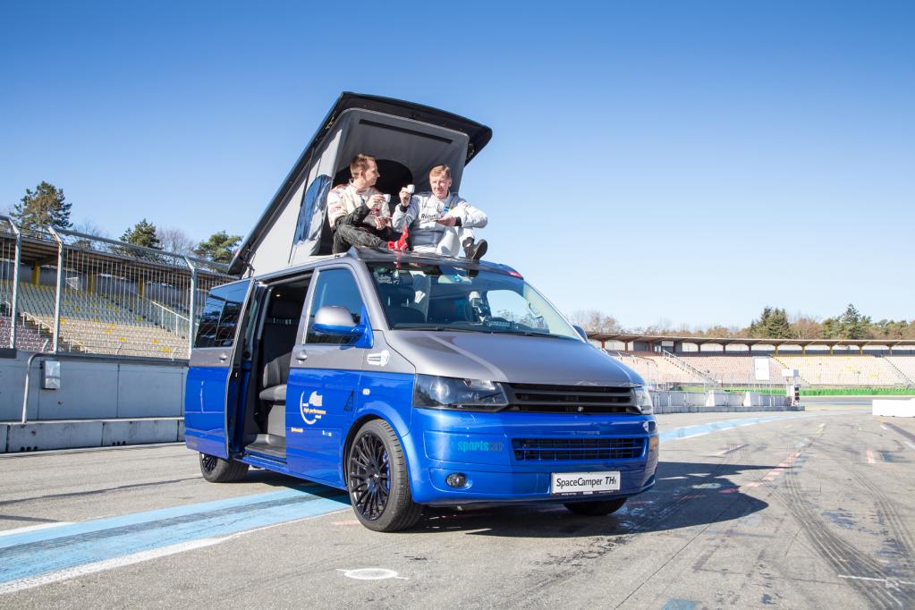 Rallye-Legende Röhrl mit 270 km/h im Campingbus