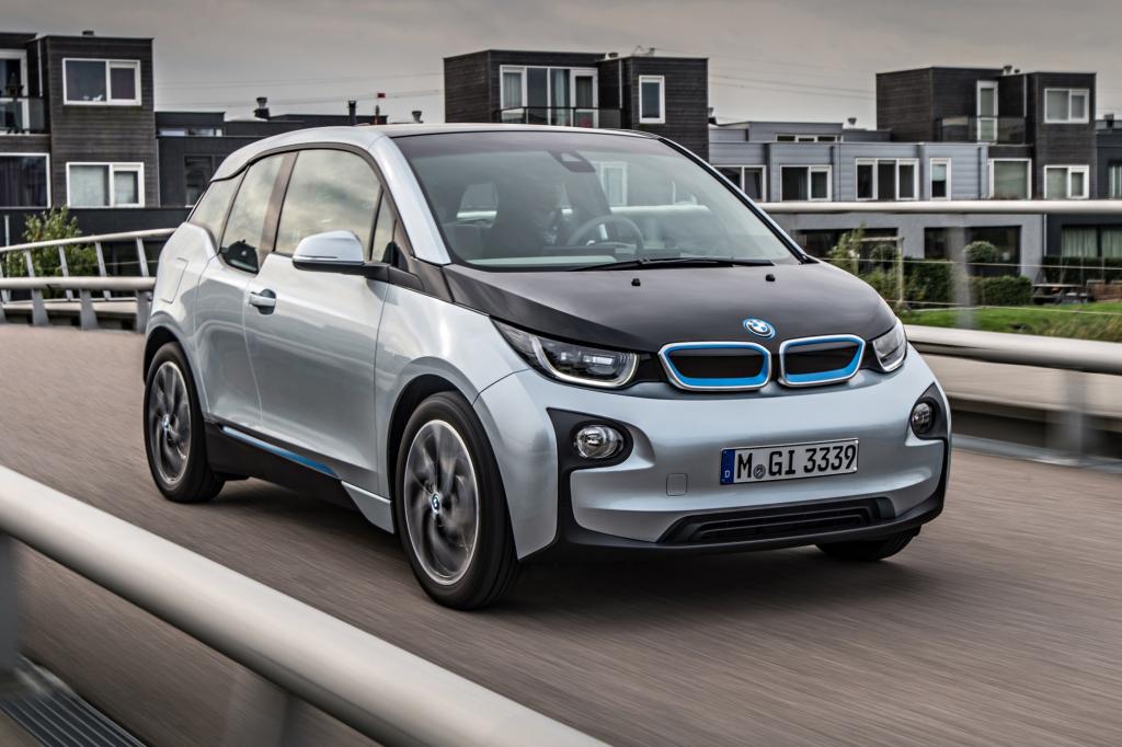 Selten erregte ein Testwagen diesseits der Supersportwagenliga soviel Aufmerksamkeit bei Nachbarn und Passanten wie der BMW i3.