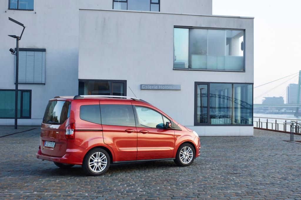 So kostet er als Benziner ab 15.150 Euro und damit weniger als seine vergleichbar großen Rivalen.
