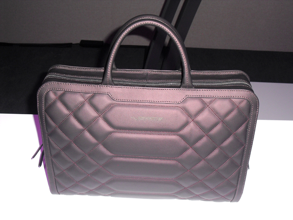 Tasche aus der neuen Vignale-Lifestyle-Kollektion von Ford. 