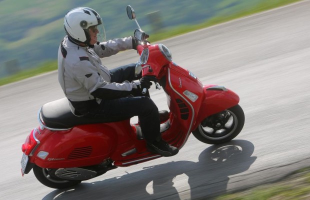 Test Vespa GTS 300 Super - Everybodys Darling