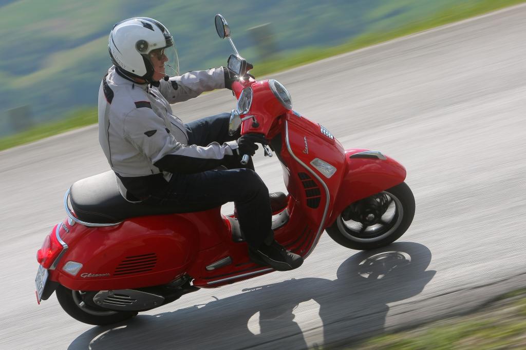 Test Vespa GTS 300 Super - Everybodys Darling