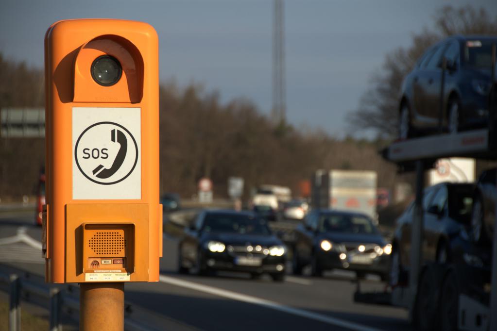 Trotz Handy nutzen Autofahrer Notrufsäulen