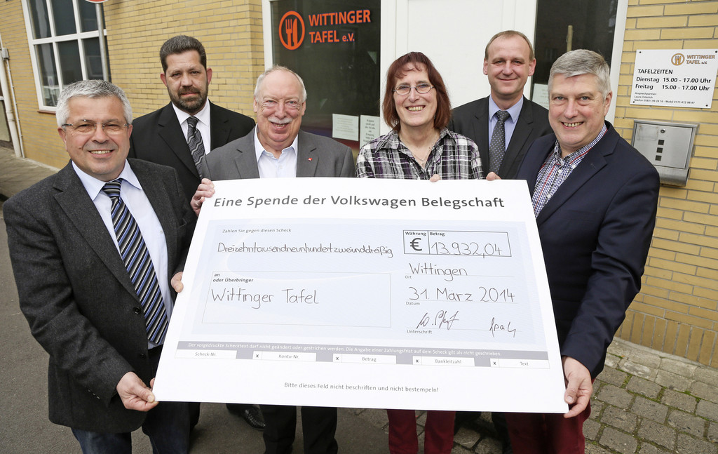 VW-Mitarbeiter spenden an Wittinger Tafel