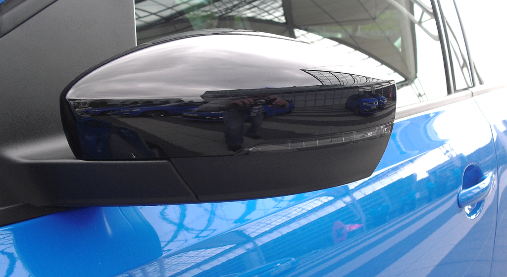 VW Polo: In die Außenspiegel sind schmale Blinkleisten integriert. 