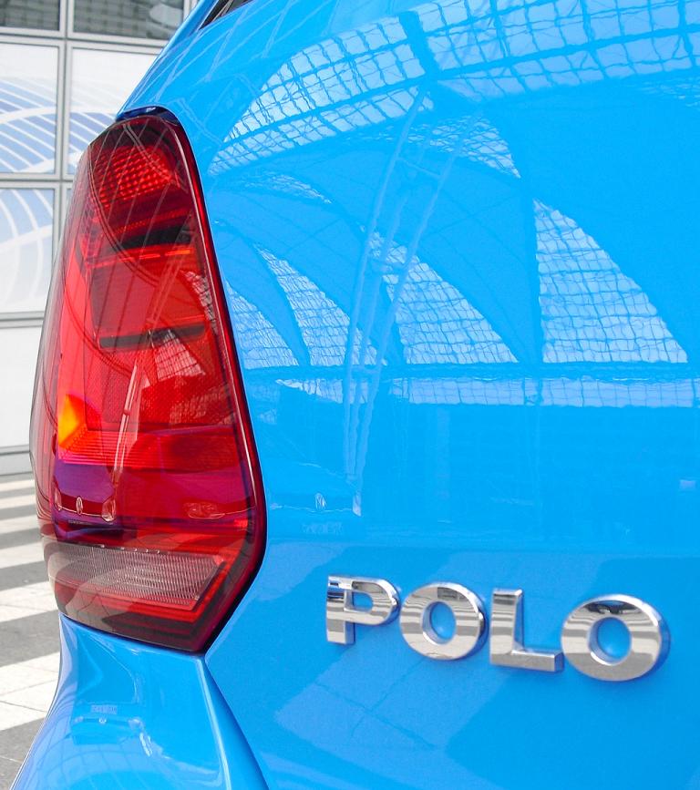 VW Polo: Moderne Leuchteinheit hinten mit Modellschriftzug. 