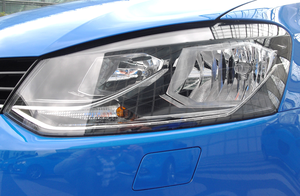 VW Polo: Moderne Leuchteinheit vorn. 