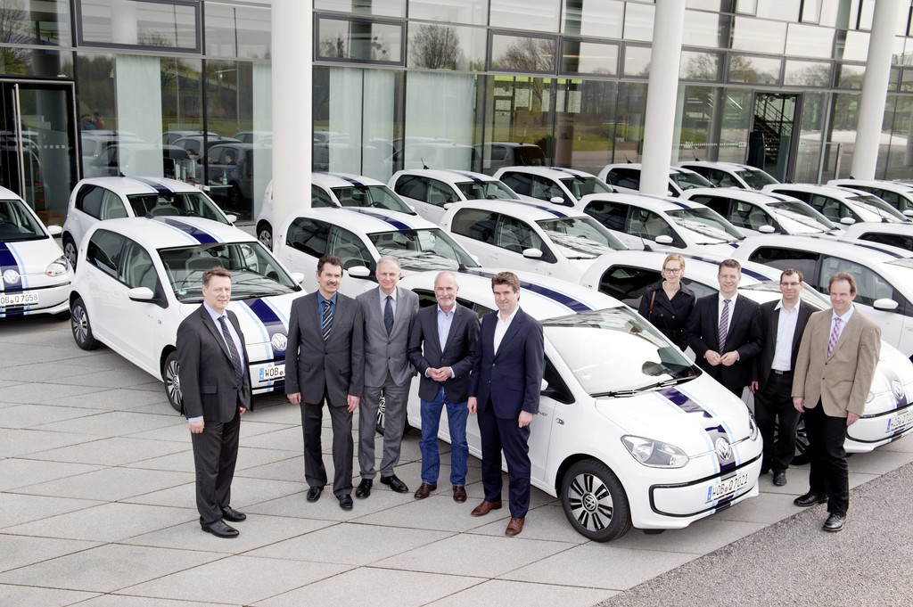 Volkswagen übergibt 20 E-Up an Partnerhochschulen