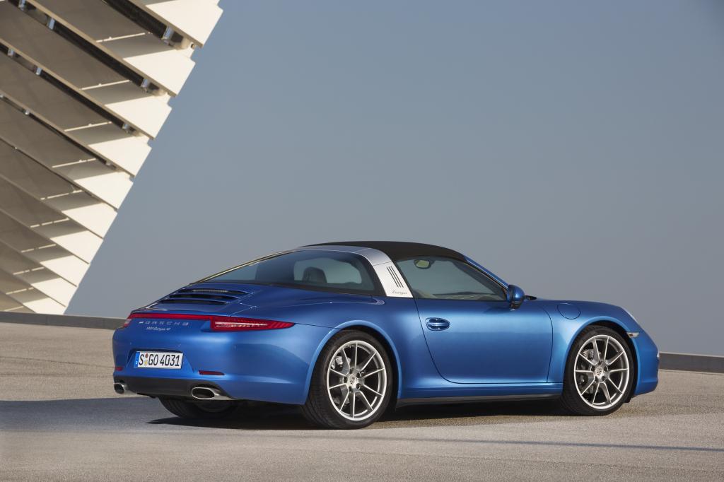 Wenn der neue Porsche 911 Targa die Sonne herein lässt, stockt den Passanten der Atem. 