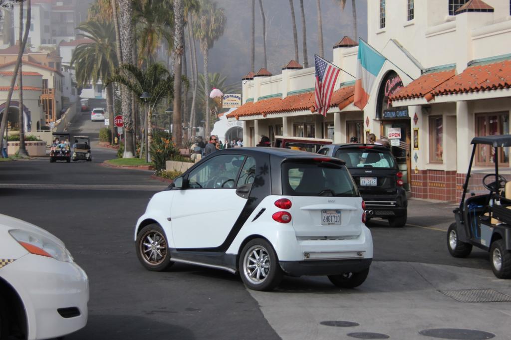 Auf Santa Catalina Island vor der Küste von Los Angeles können die Autos gar nicht klein genug sein. Star auf der Sonneninsel ist der Smart