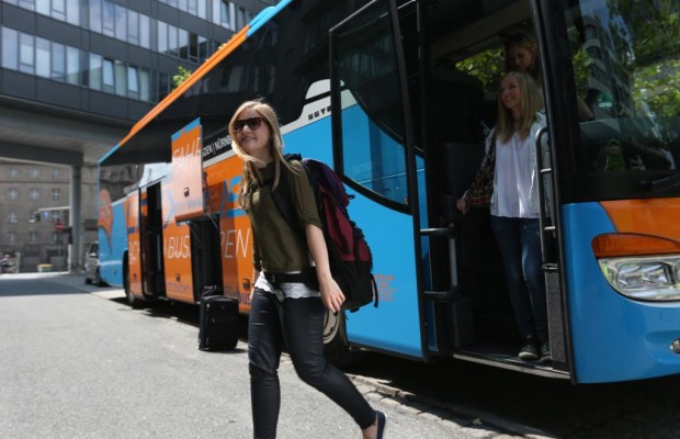 BMW-Fahrer stehen auf Fernbusse