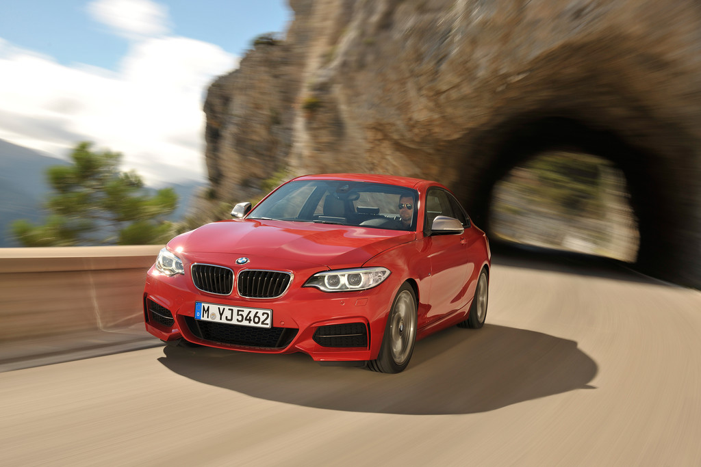 BMW M235i bekommt Allradantrieb