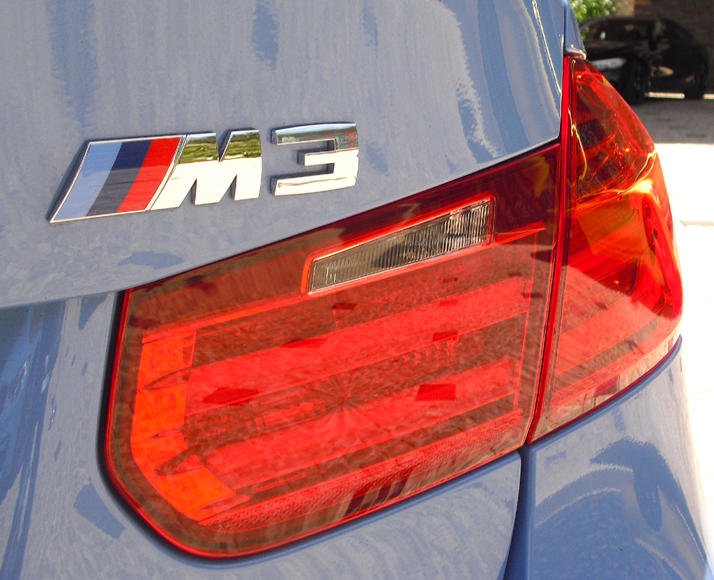 BMW M3 Limousine: Moderne Leuchteinheit hinten mit Modellkürzel. 
