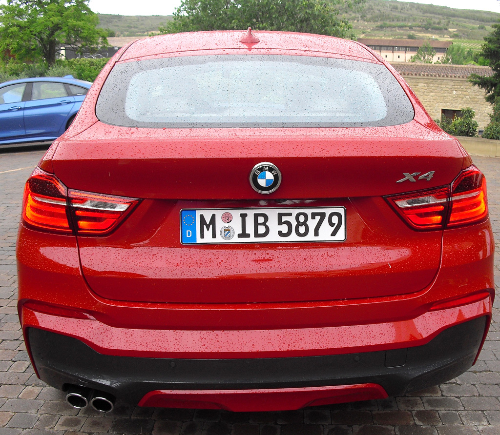 BMW X4: Blick auf die Heckpartie. 
